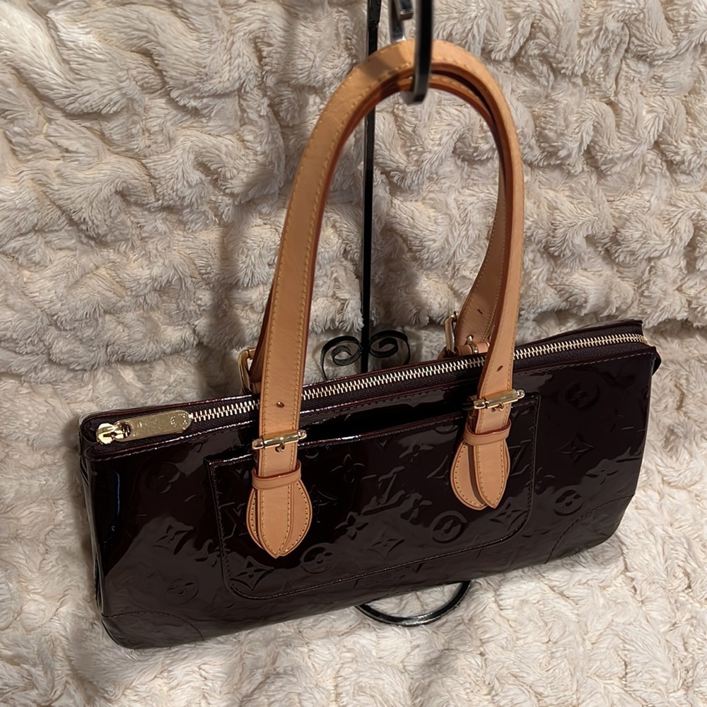 Louis Vuitton Rosewood Avenue Vernis shoulder bag in Stunning Amarante - Picture 13 of 16